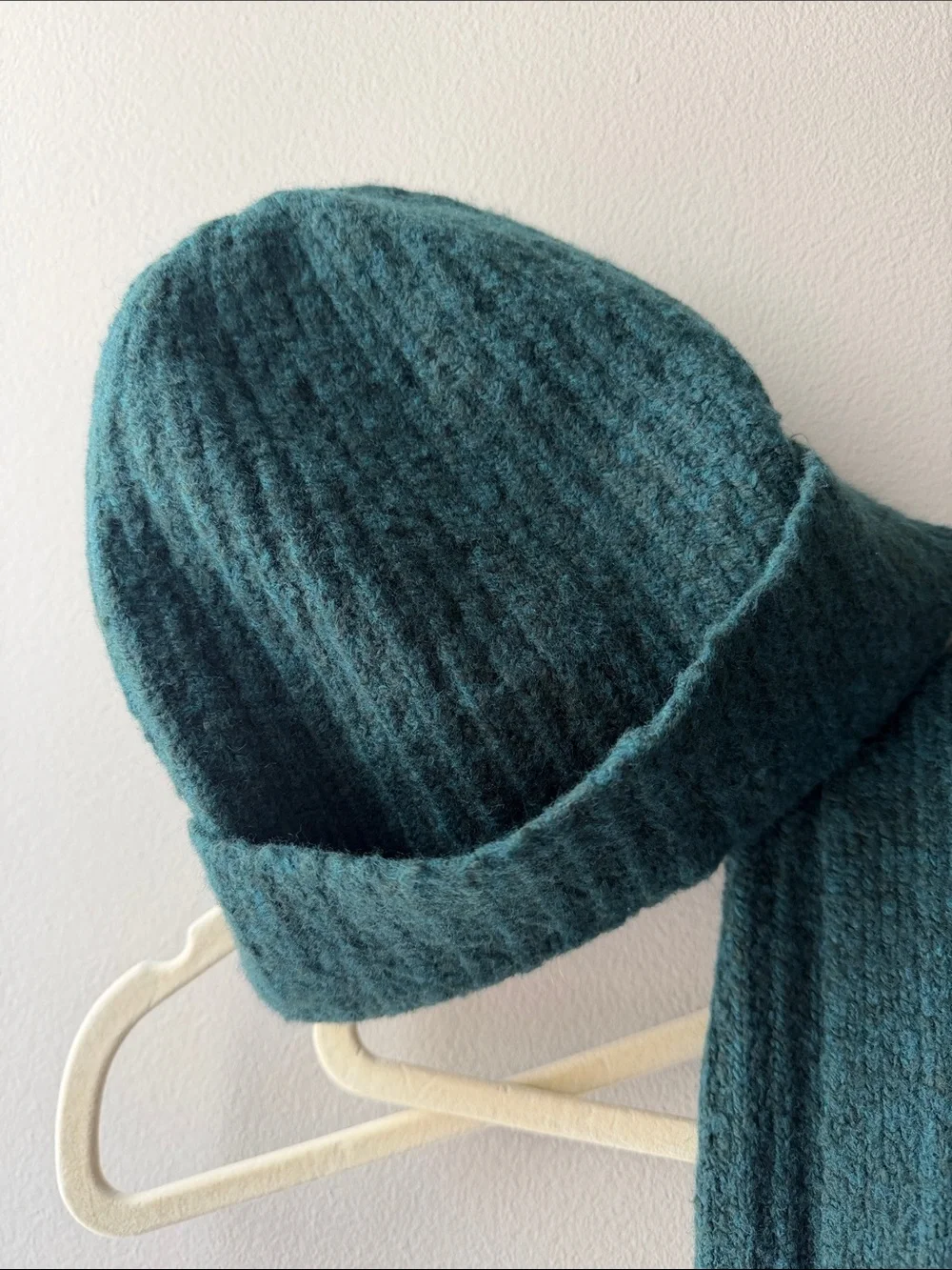 Madewell Dark Green Ribbed Knit Beanie and Scarf Set